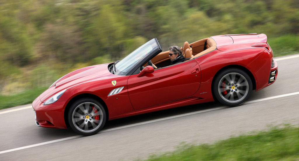 2013-Ferrari-California-side-in-motion-2.jpg