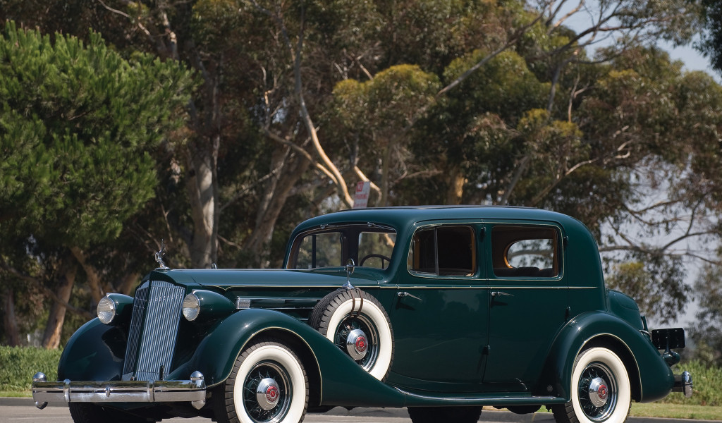 Packard Twelve Club Sedan '1936.jpg