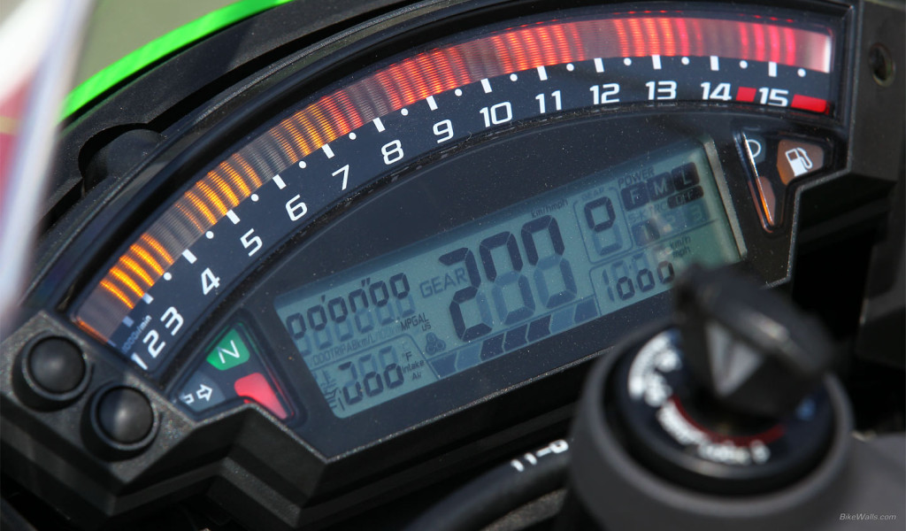 Kawasaki_Ninja_ZX-10R_2011_42_1440x900.jpg