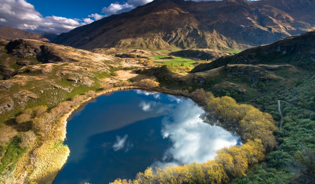 Heart_Lake, New Zealand.jpg