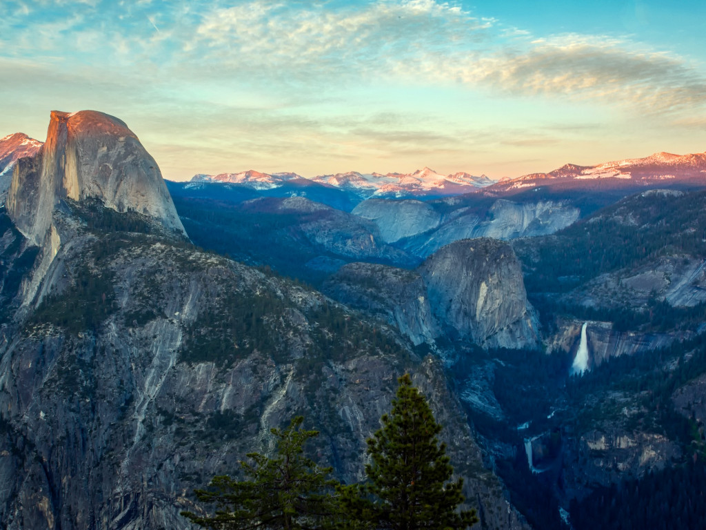 Park Narodowy Yosemite w Kalifornii i góry