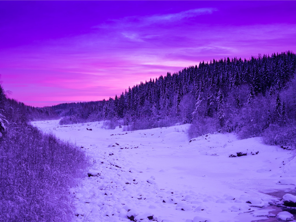 Krajobraz sceniczny zimą o zachodzie słońca