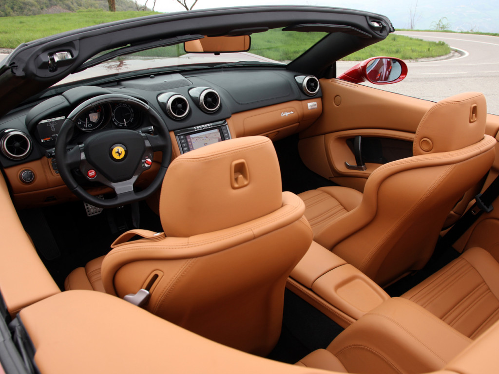 2013-Ferrari-California-interior.jpg