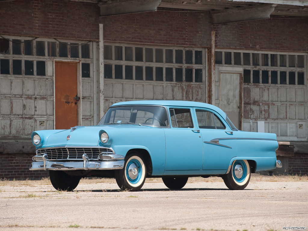 Ford Mainline 4-door Sedan '1956.jpg