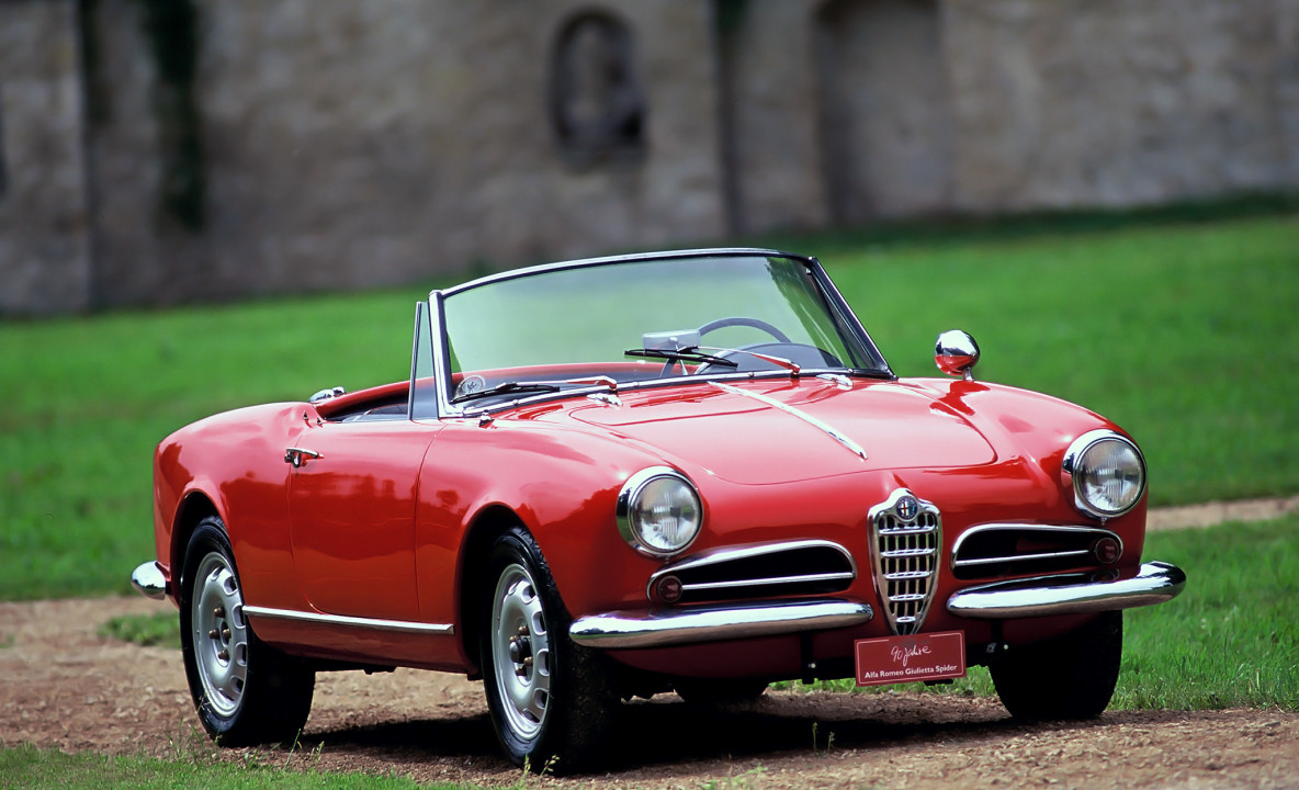 Alfa Romeo Giulietta Spider '1955–62 дизайн Pininfarina.jpg