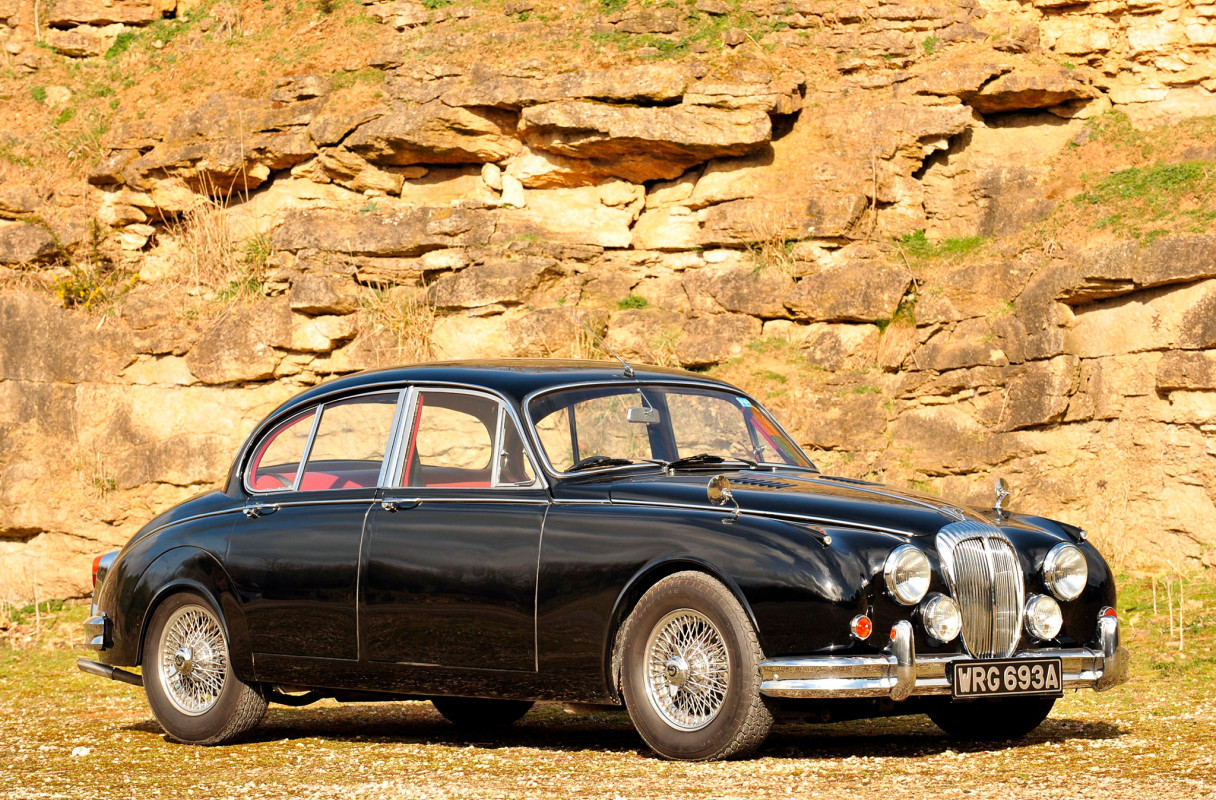 Daimler V8 250 '1962–69.jpg