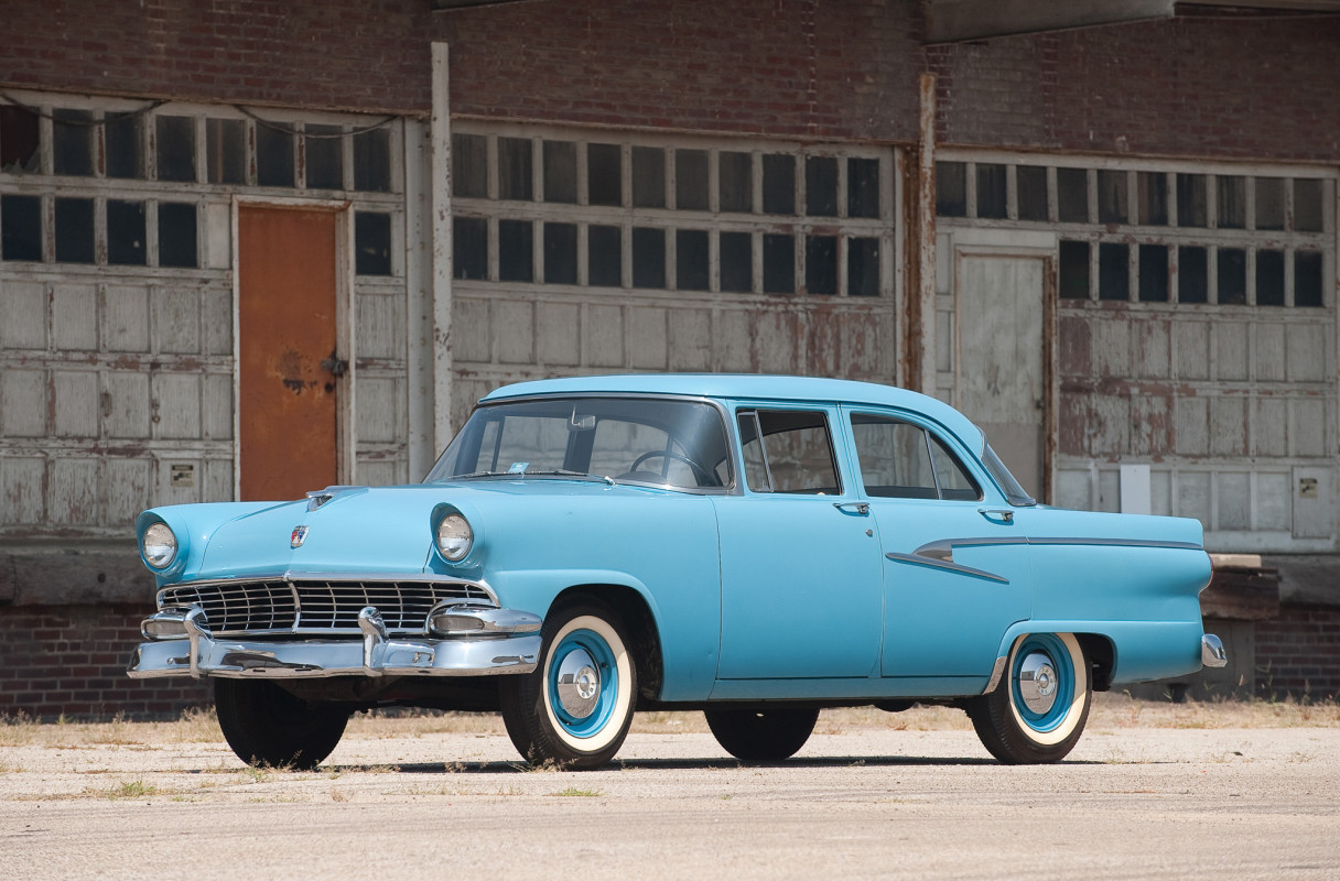 Ford Mainline 4-door Sedan '1956.jpg