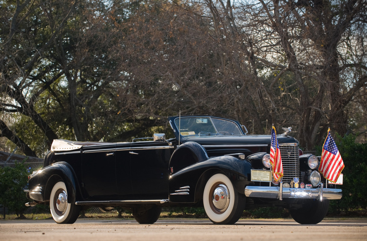 Cadillac V16 Presidential Convertible Limousine '1938.jpg