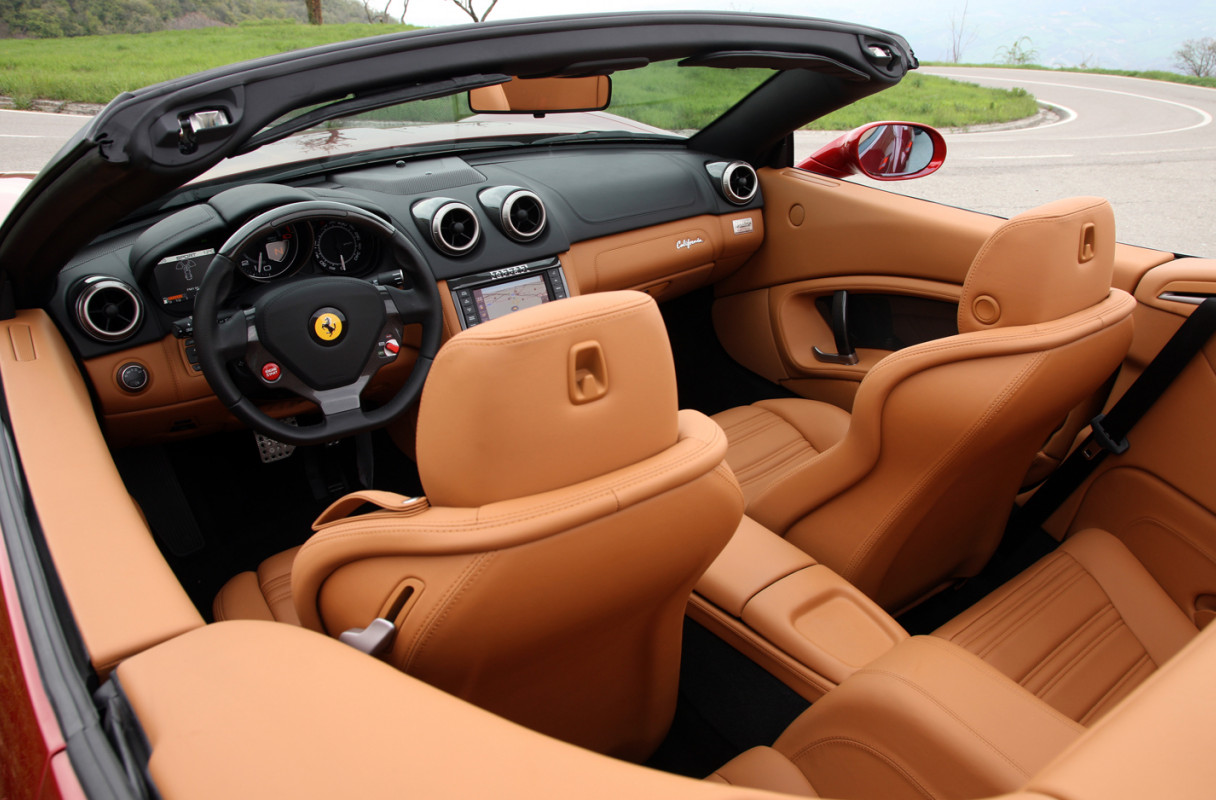 2013-Ferrari-California-interior.jpg