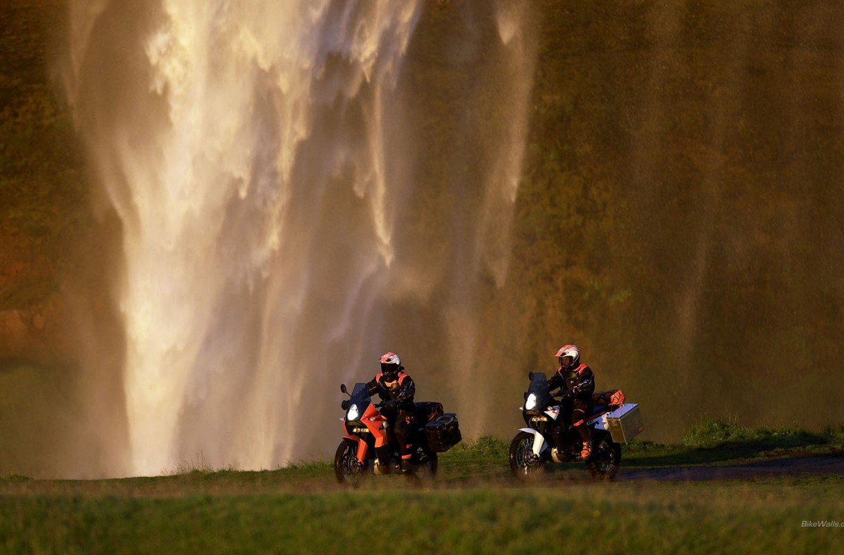 KTM_990_Adventure_2011_18_1440x900.jpg