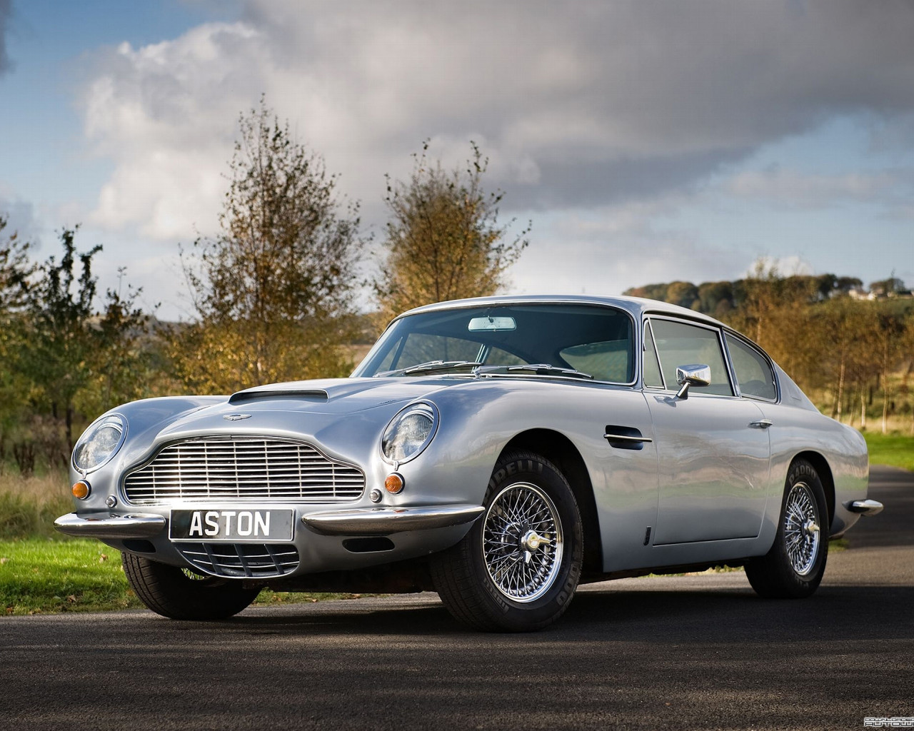 Aston Martin DB6 '1965–69.jpg