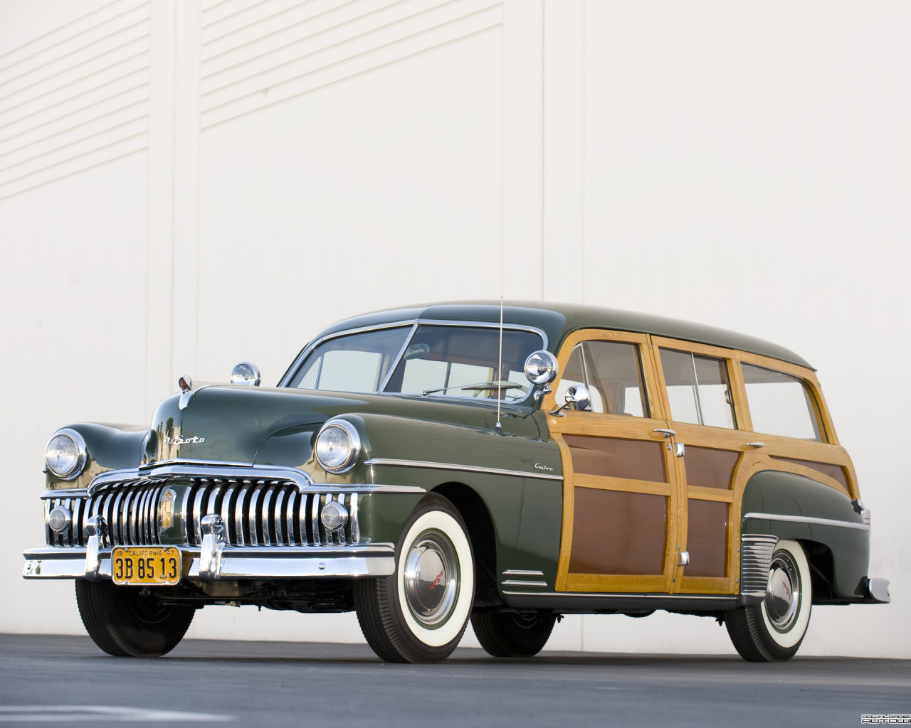 DeSoto Custom Suburban Station Wagon '1950.jpg