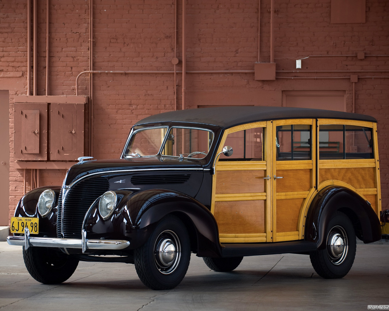 Ford Deluxe Station Wagon '1938.jpg