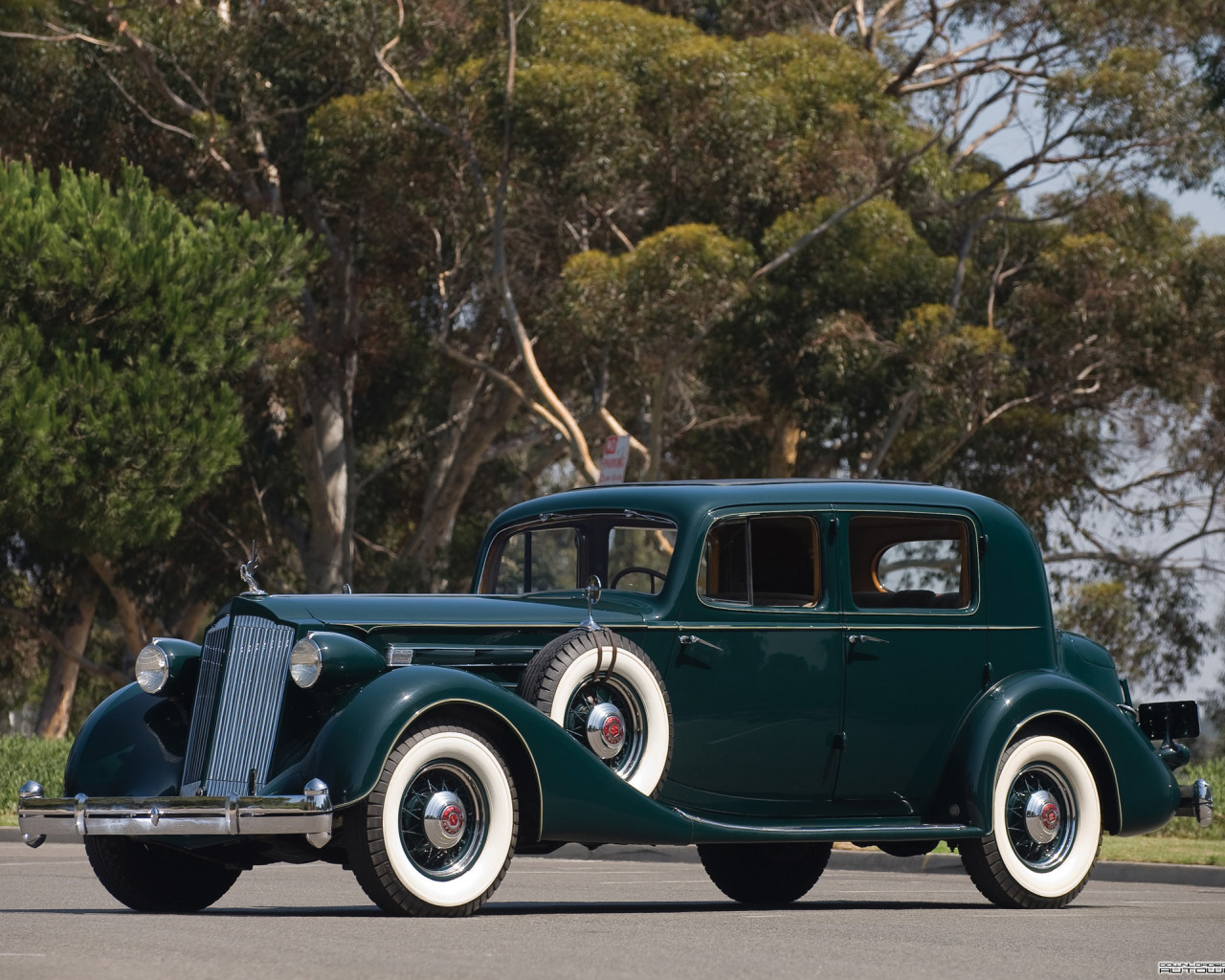 Packard Twelve Club Sedan '1936.jpg