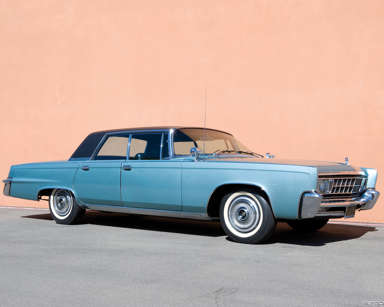 Chrysler Imperial Crown Hardtop Sedan '1966.jpg