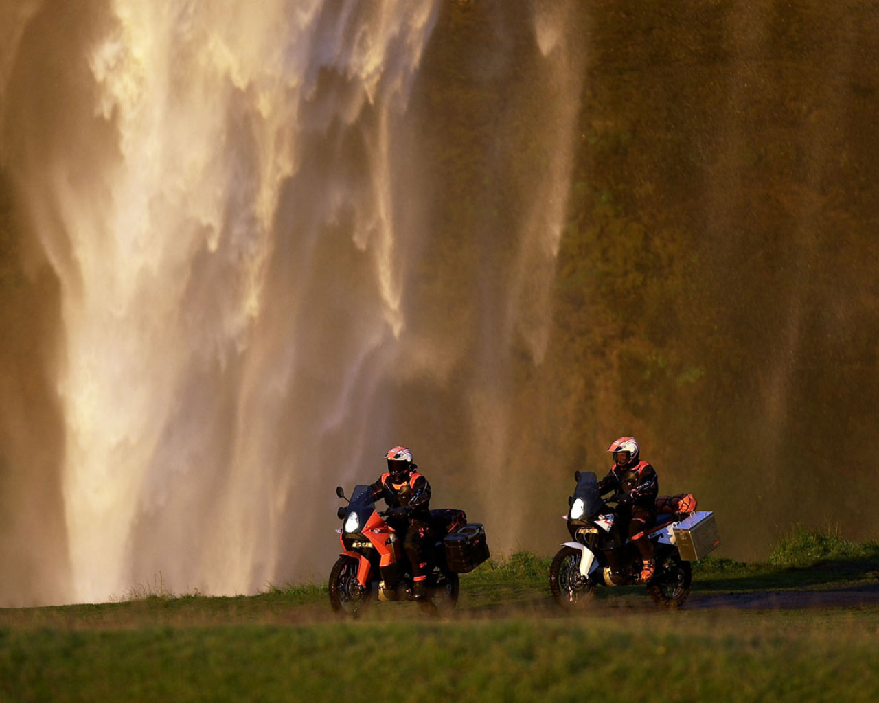 KTM_990_Adventure_2011_18_1440x900.jpg