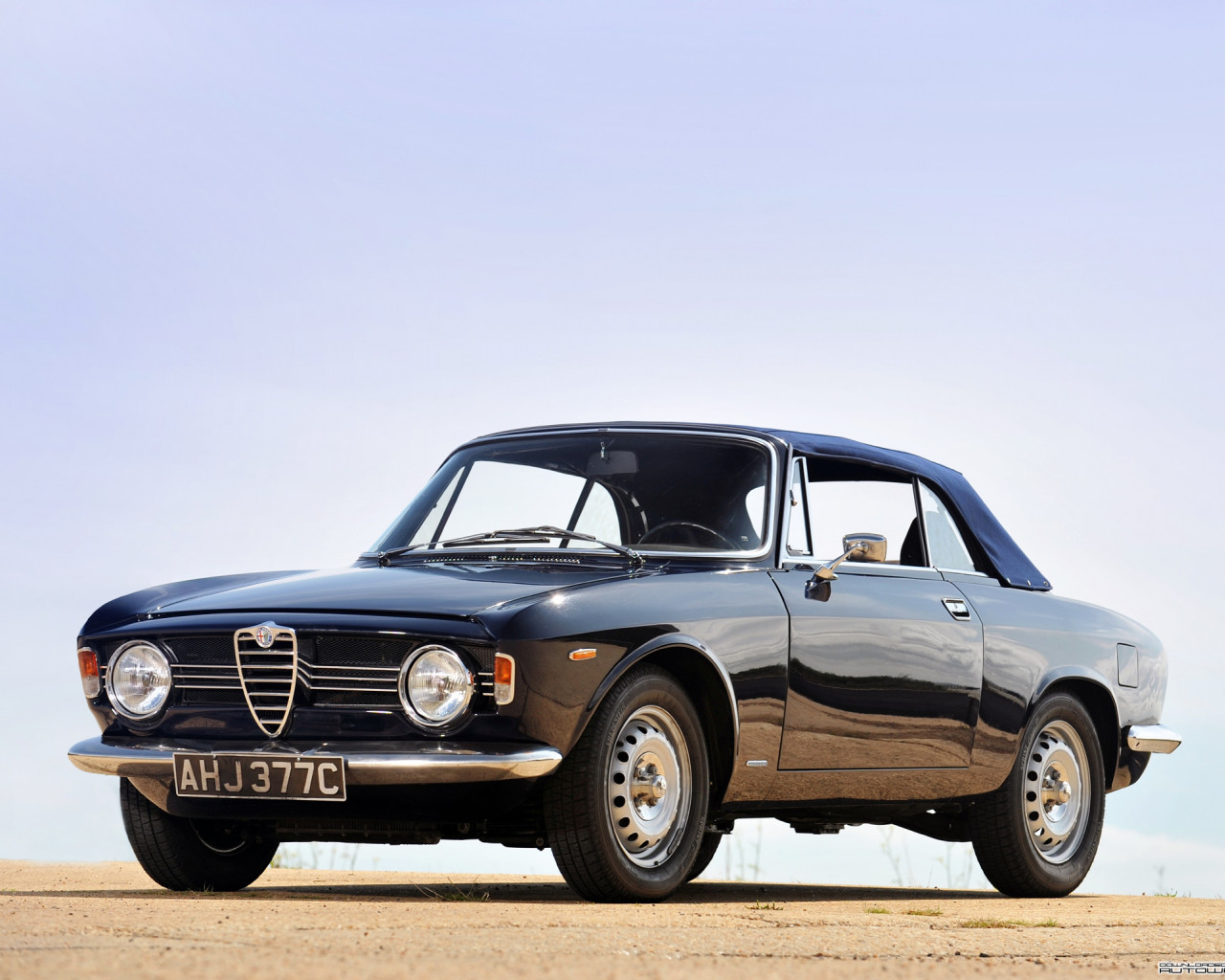 Alfa Romeo Giulia Sprint GT Cabriolet '1964–66.jpg