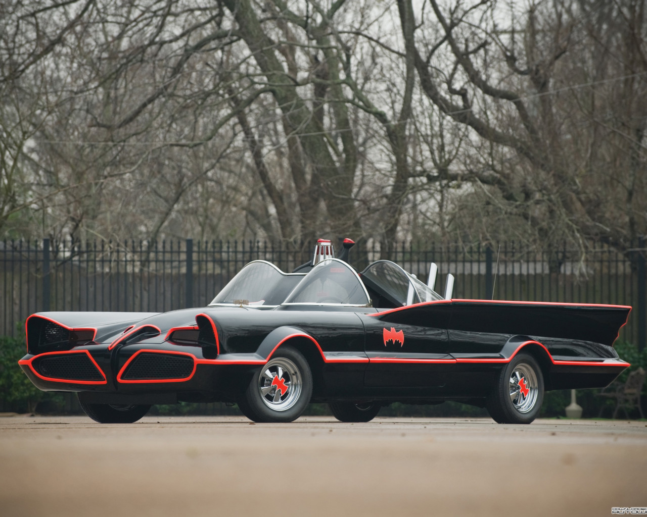 Lincoln Futura Batmobile by Barris Kustom '1966.jpg