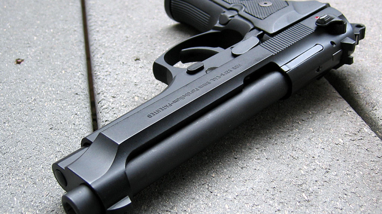 wall_beretta_m92fs053104a.jpg