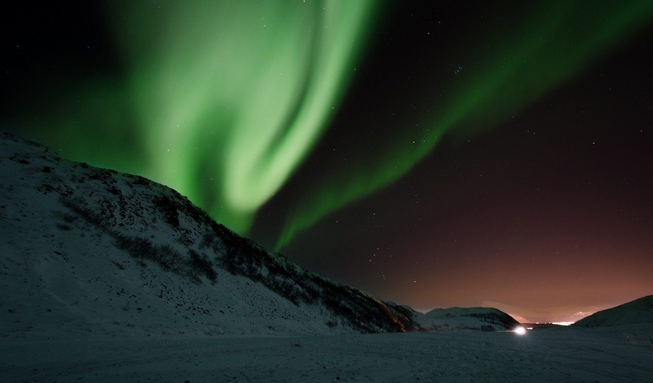 Zorza Polarna pod Aurora Borealis, śnieg