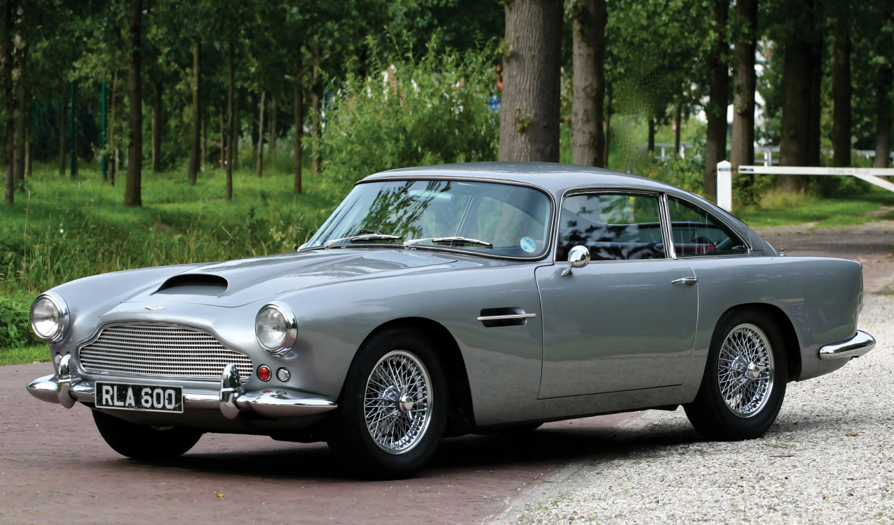 Aston Martin DB4 '1958–63 дизайн Touring.jpg