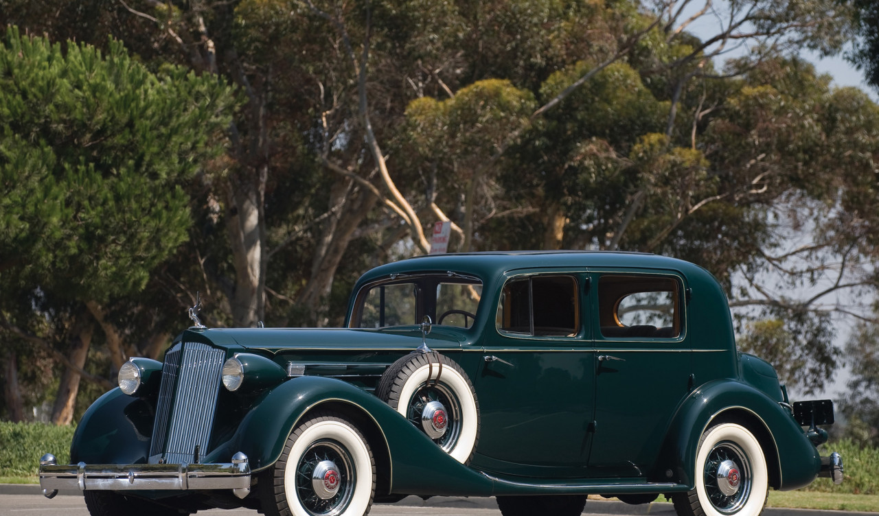 Packard Twelve Club Sedan '1936.jpg