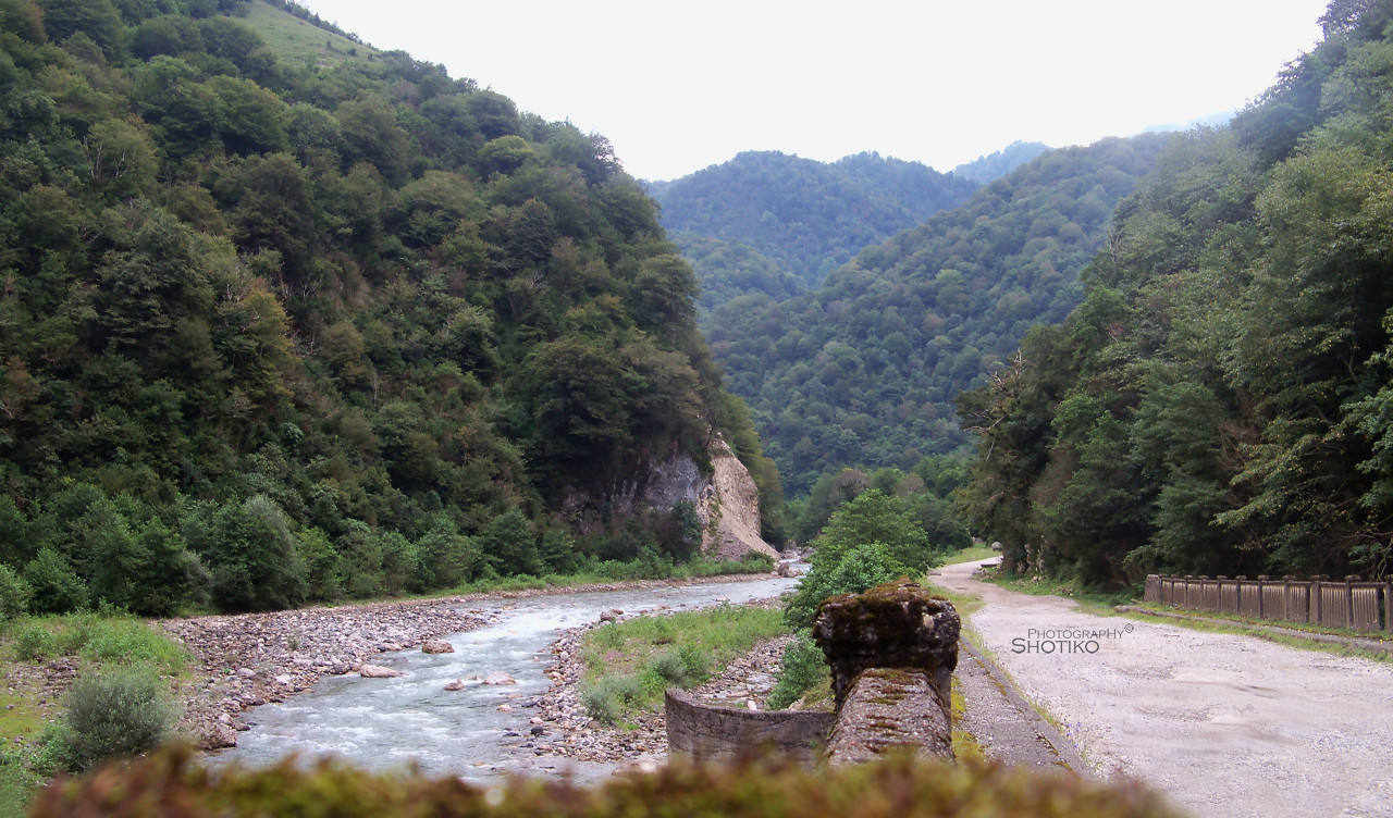 Rzeka i droga z gór