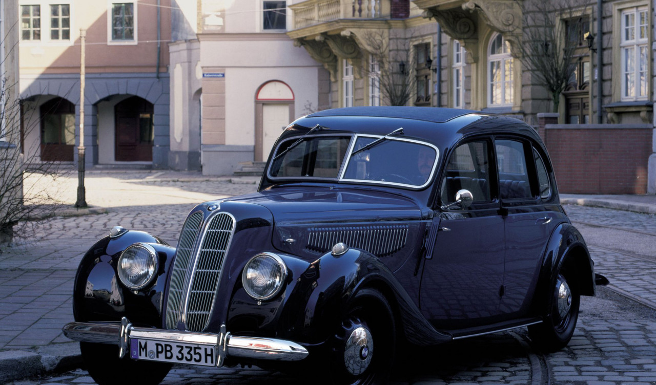 BMW 335 Limousine '1939–41.jpg