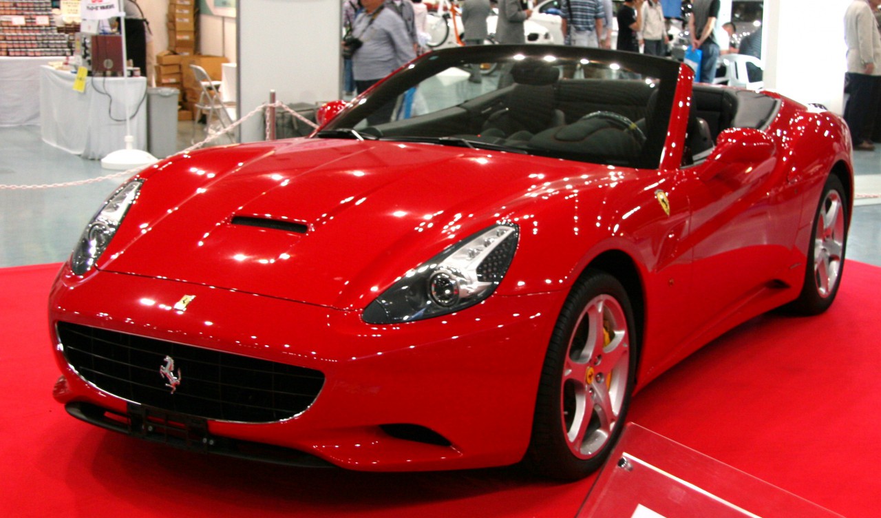 Ferrari_California_01.jpg