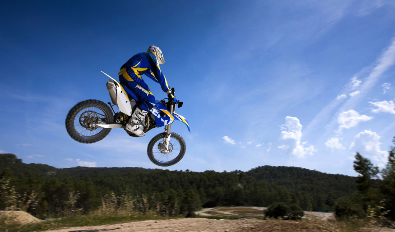 Husaberg_FX450_2010_01_1440x900.jpg