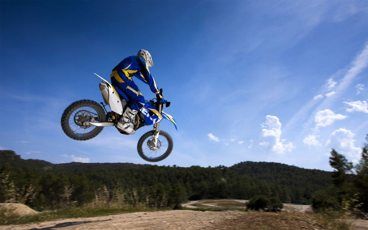 Husaberg_FX450_2010_01_1440x900.jpg