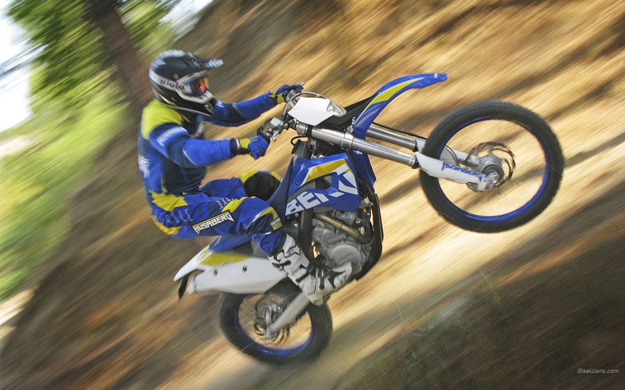 Husaberg_FE450_2009_10_1440x900.jpg