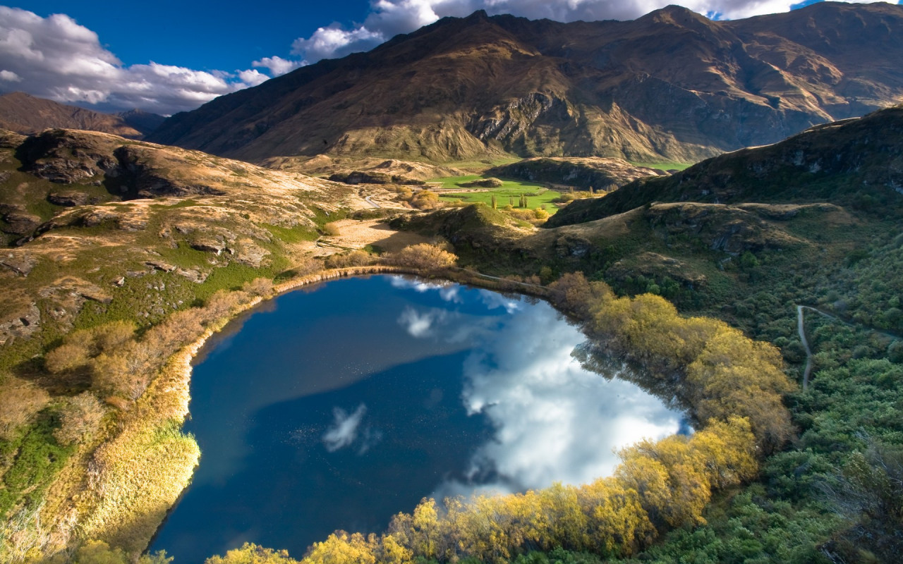 Heart_Lake, New Zealand.jpg