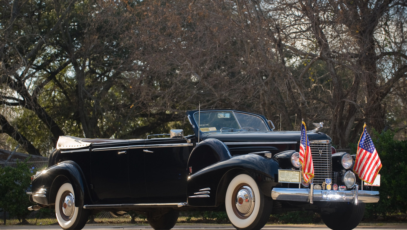 Cadillac V16 Presidential Convertible Limousine '1938.jpg