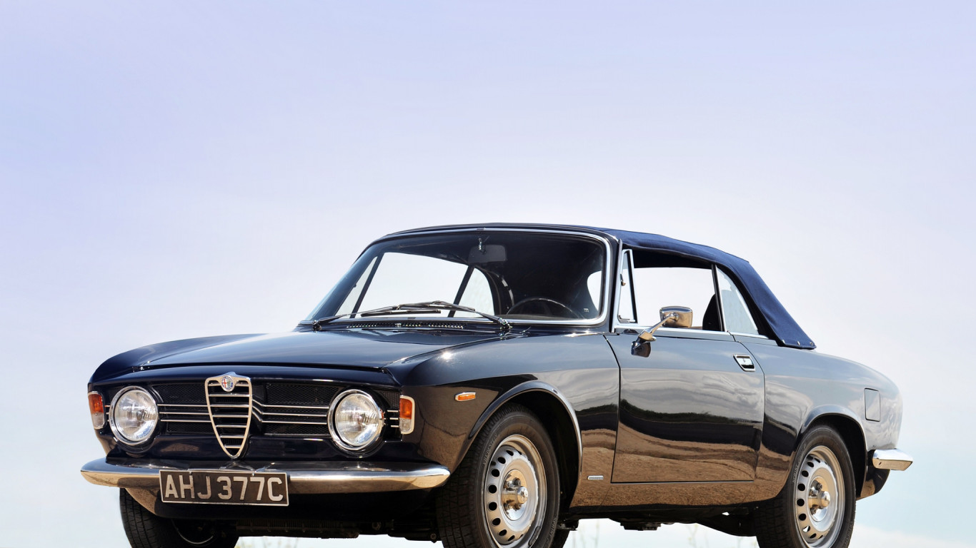 Alfa Romeo Giulia Sprint GT Cabriolet '1964–66.jpg