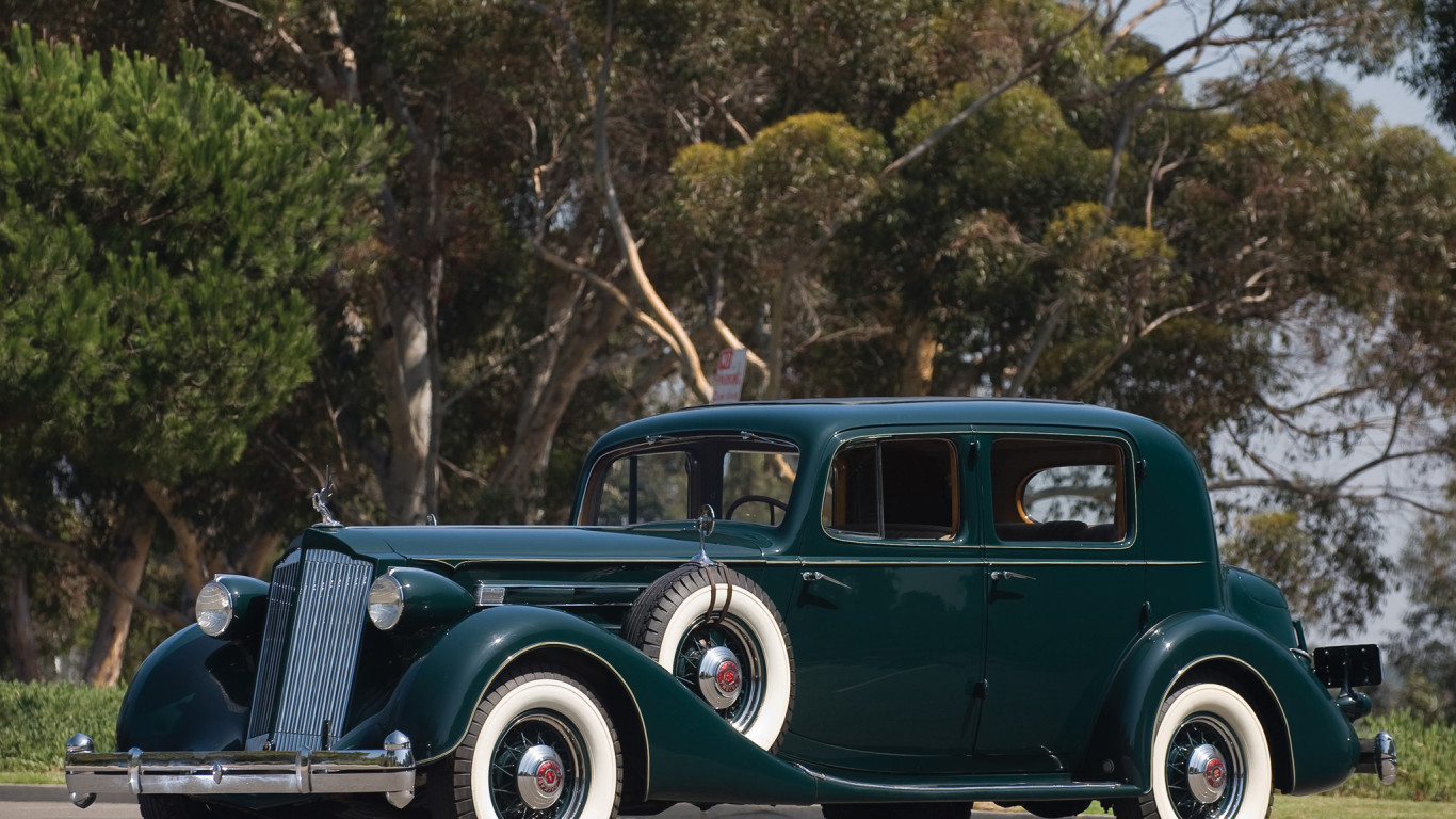 Packard Twelve Club Sedan '1936.jpg