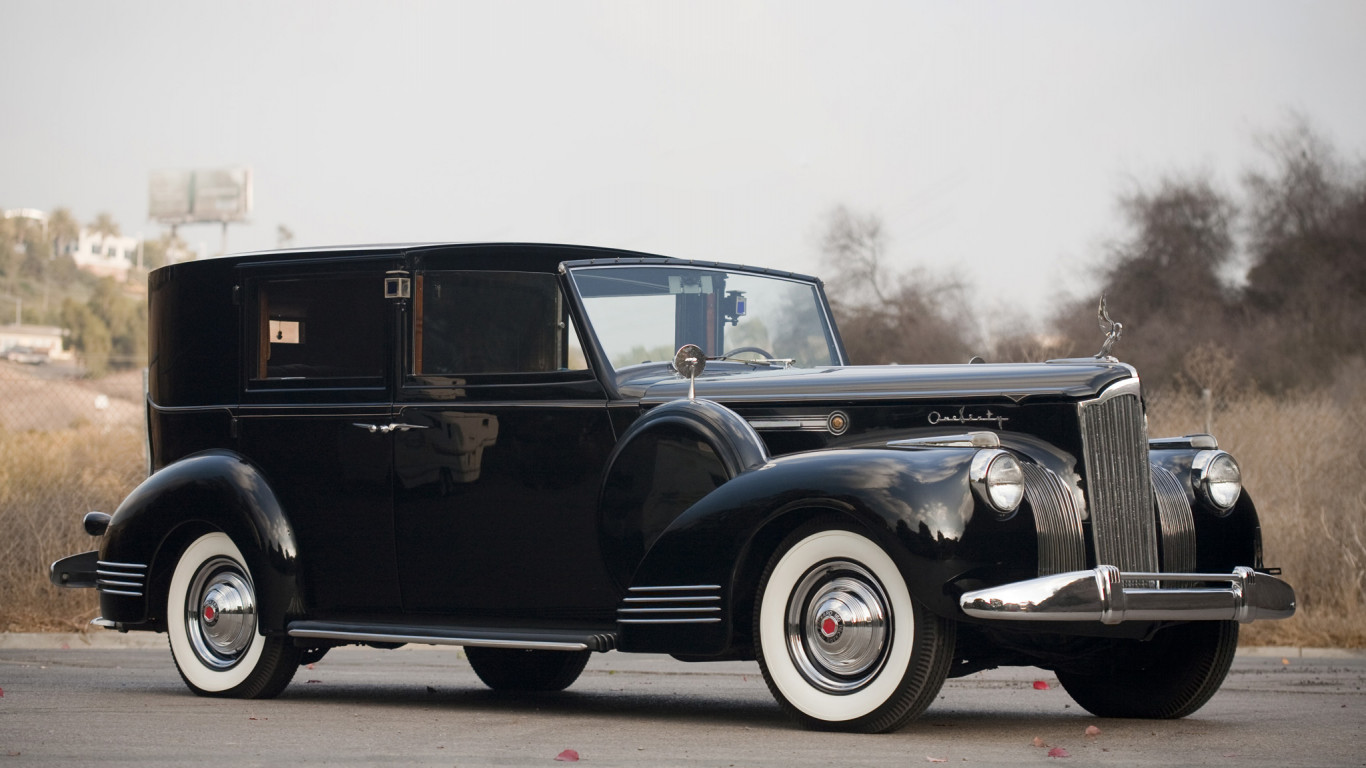 Packard 160 Panel Brougham by Rollston '1941.jpg