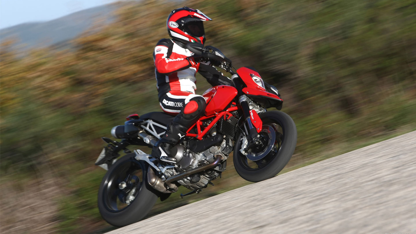 Ducati_Hypermotard_1100evo_2010_04_1440x900.jpg