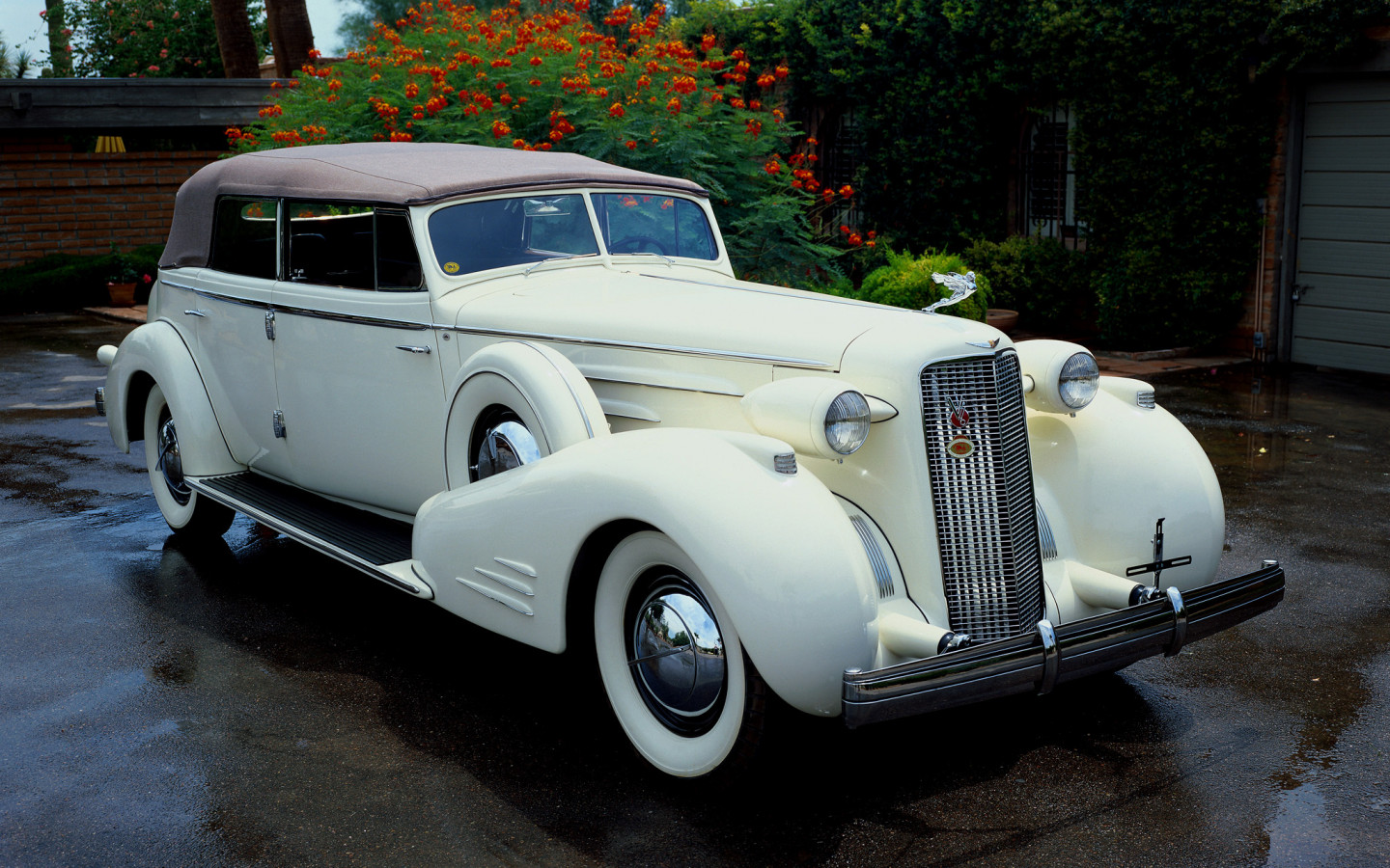 Cadillac V16 Series 90 Town Cabriolet '1936.jpg