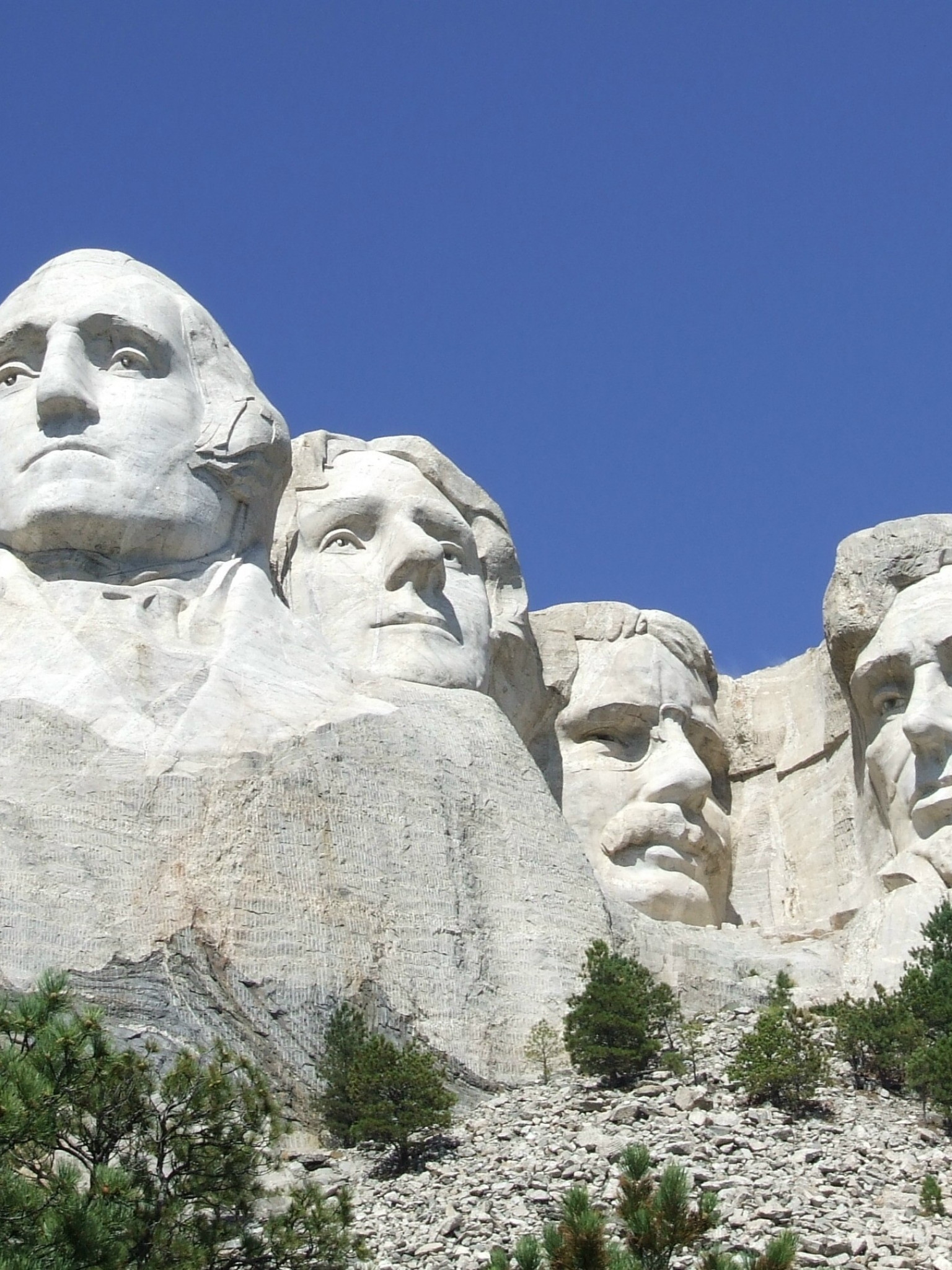 Pomnik Mount Rushmore wyżeźbiony w skałach