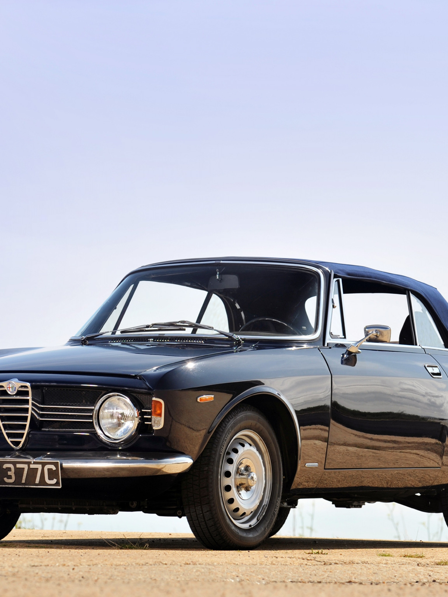 Alfa Romeo Giulia Sprint GT Cabriolet '1964–66.jpg