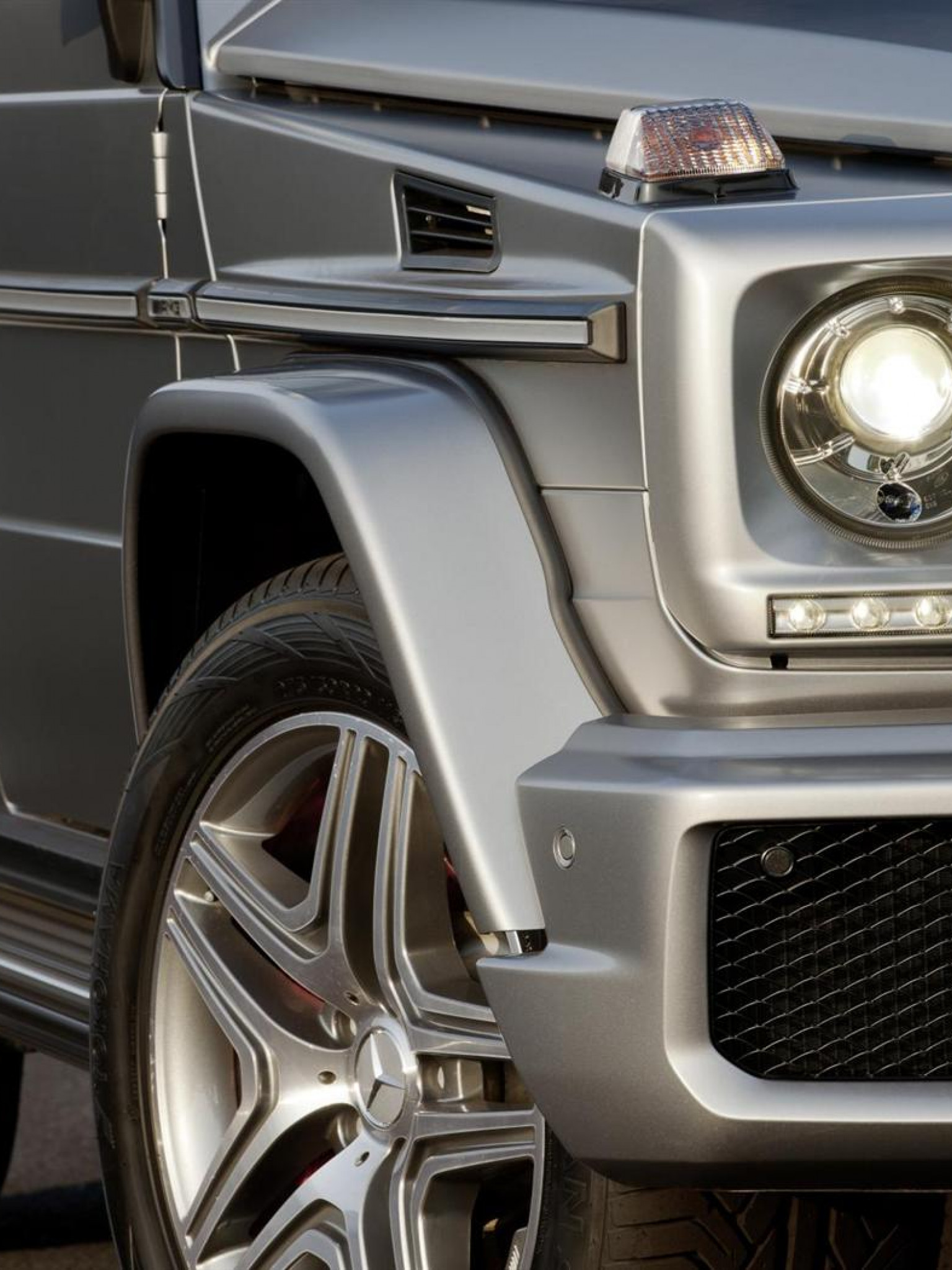 Mercedes Benz G, B Class AMG 62