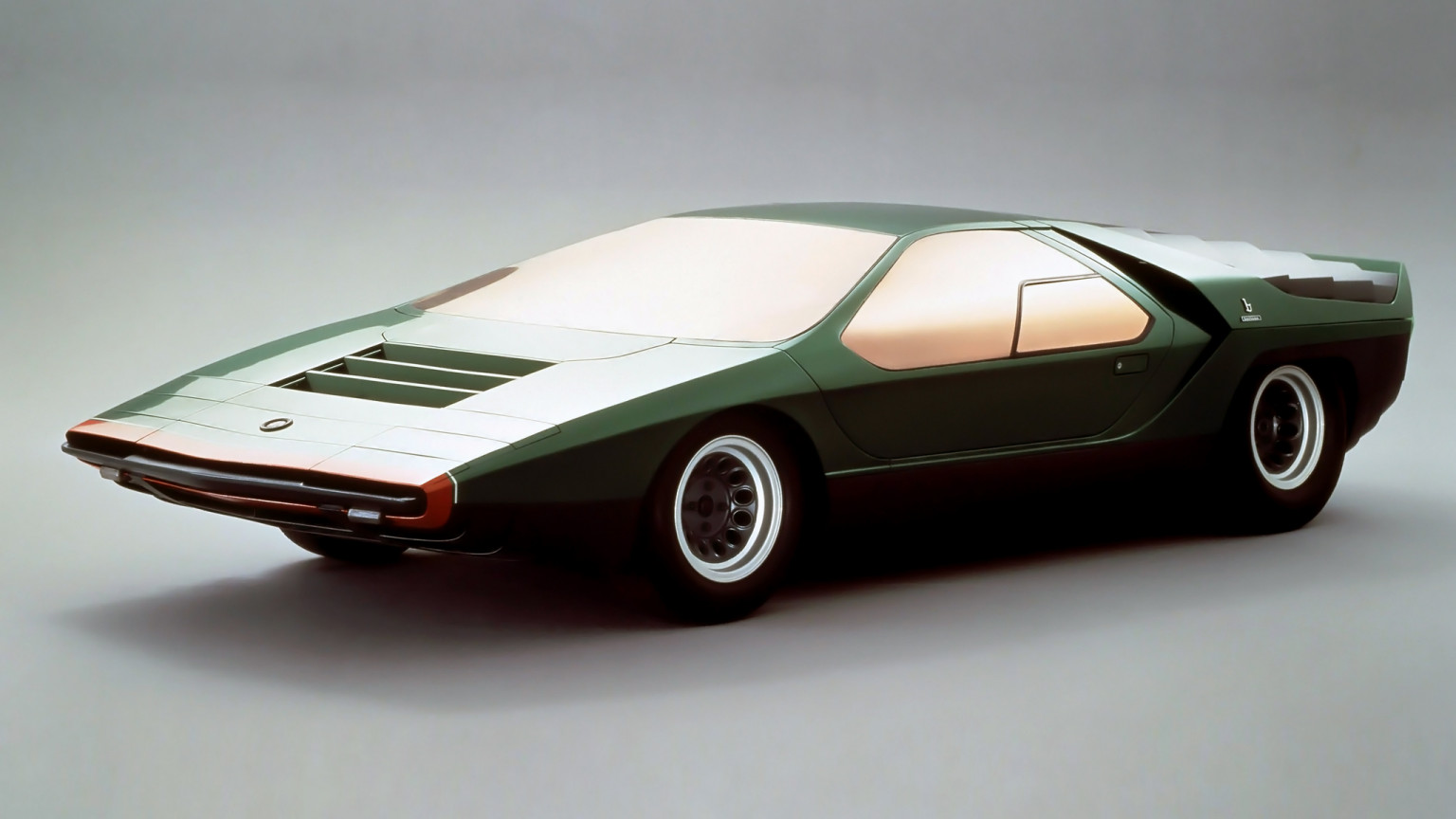 Alfa Romeo Carabo '1968 дизайн Bertone.jpg