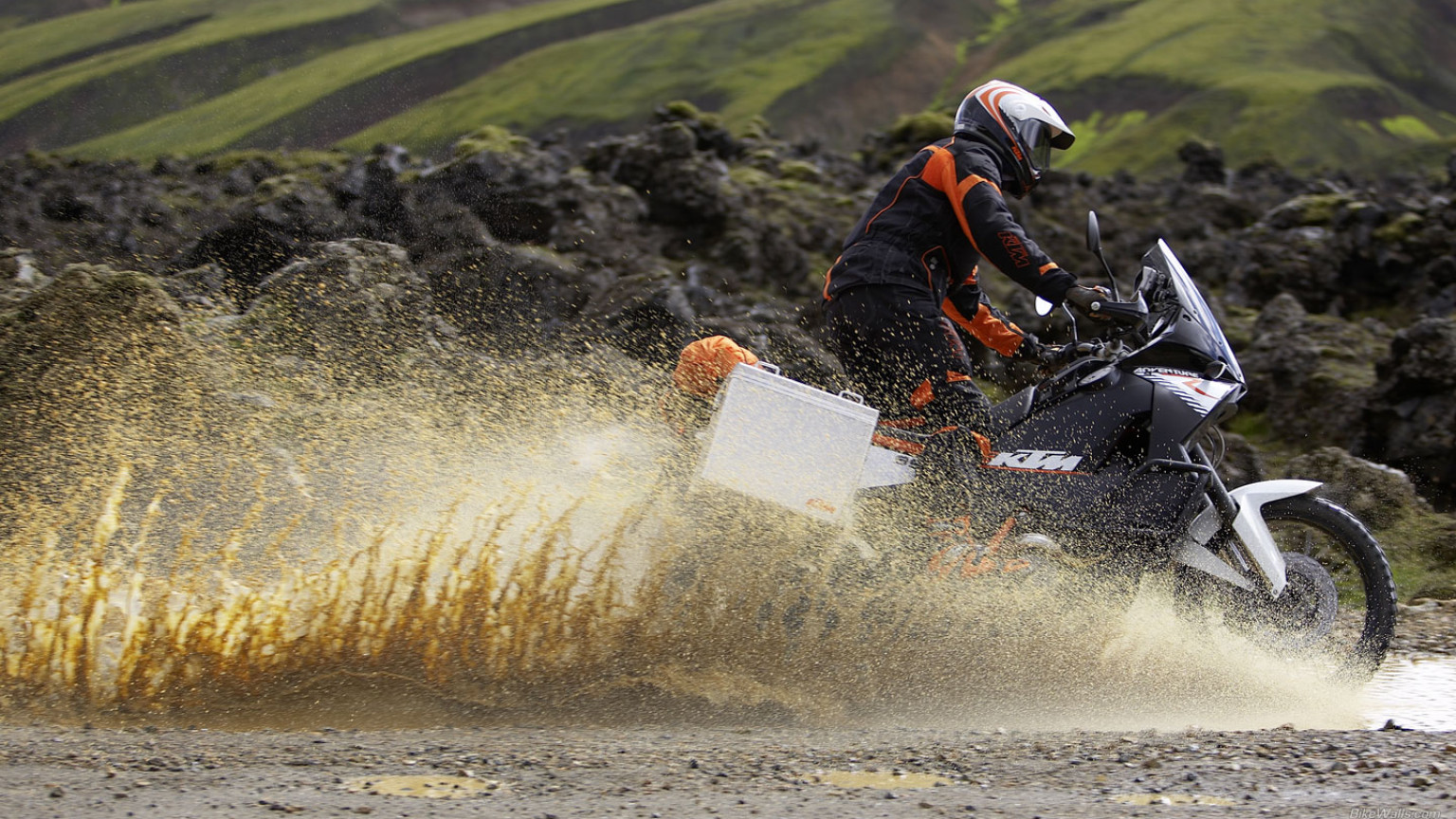 KTM_990_Adventure_2011_16_1440x900.jpg