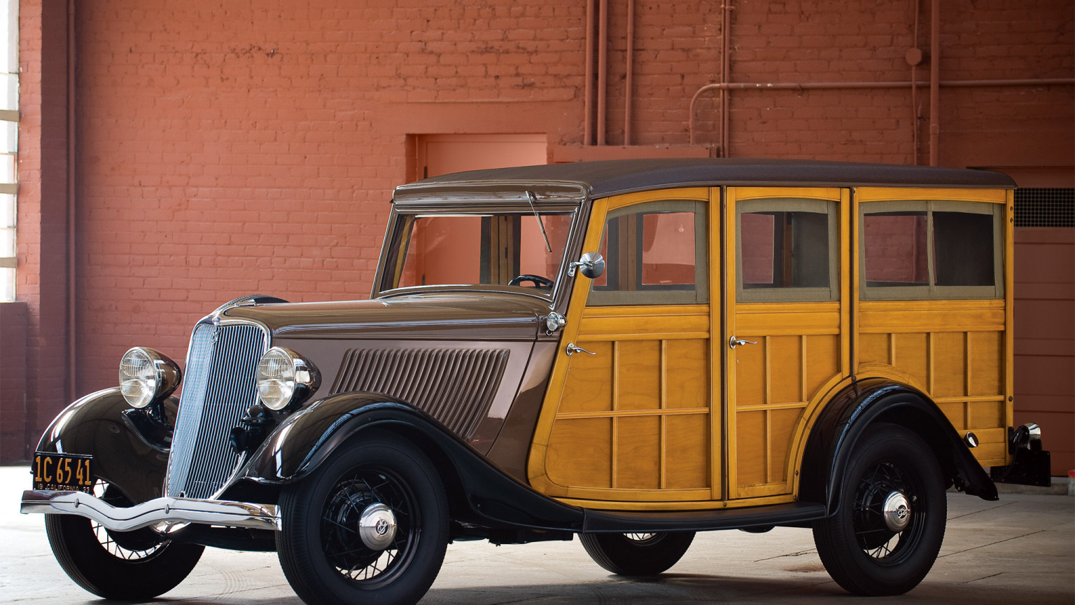 Ford V8 Station Wagon '1933.jpg