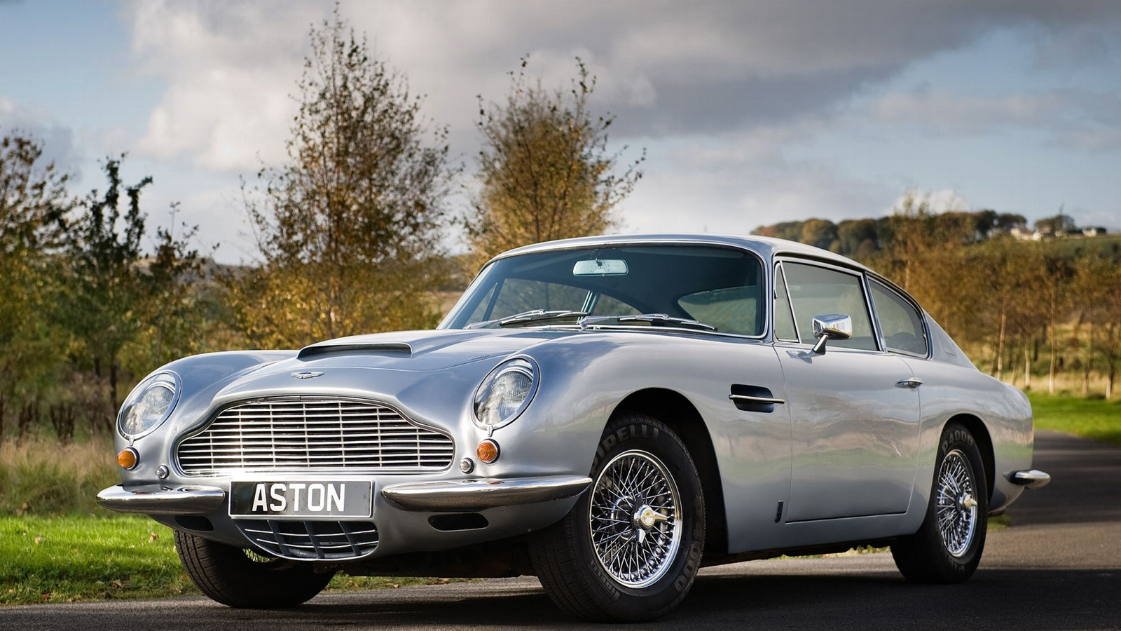 Aston Martin DB6 '1965–69.jpg