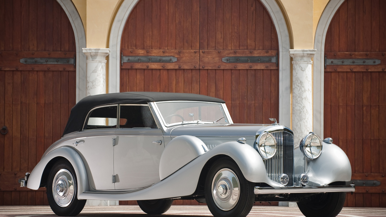 Bentley 4 1 4 Litre Cabriolet '1938.jpg