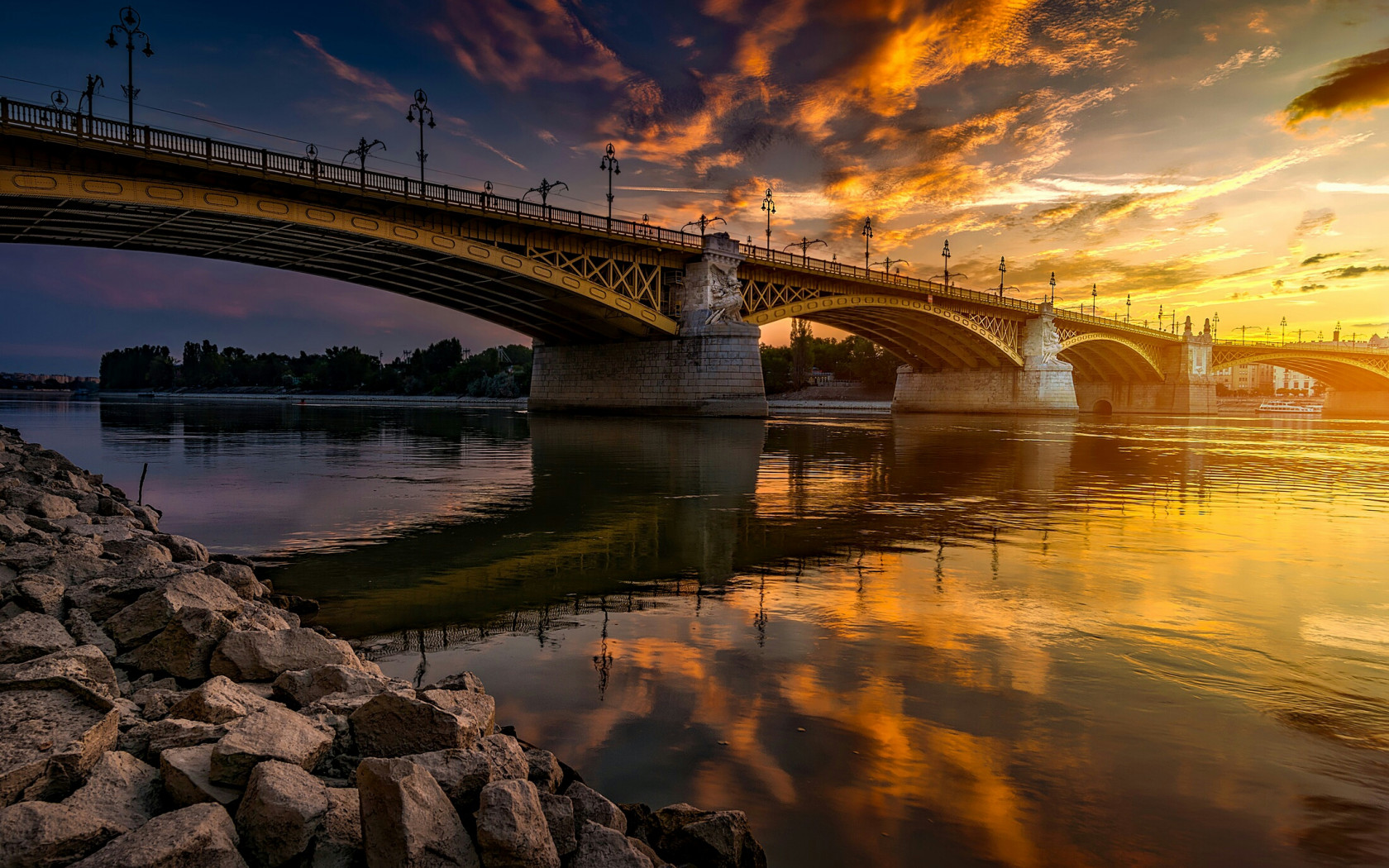 Węgry, Budapeszt, rzeka i most