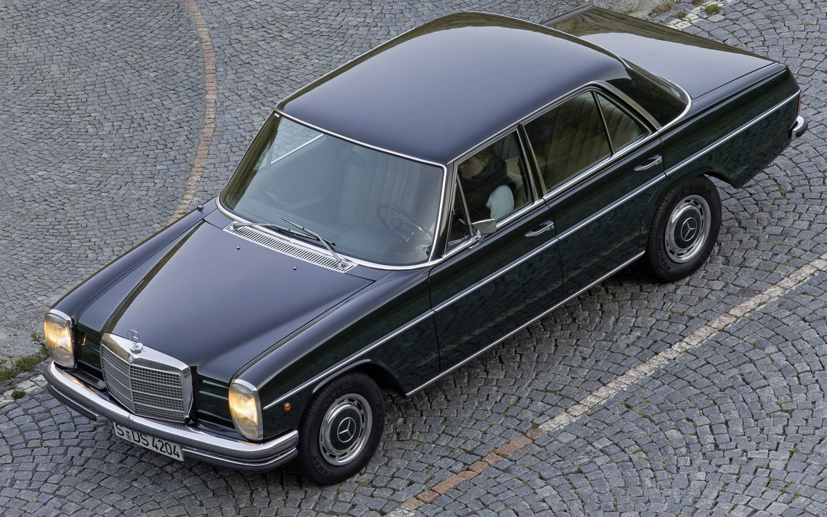 Mercedes-Benz E-Klasse (W114115) '1967–76.jpg