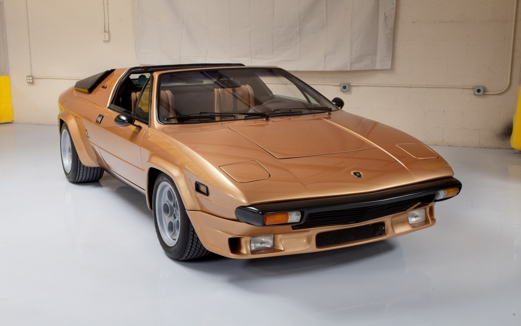 Lamborghini Silhouette '1976–78.jpg